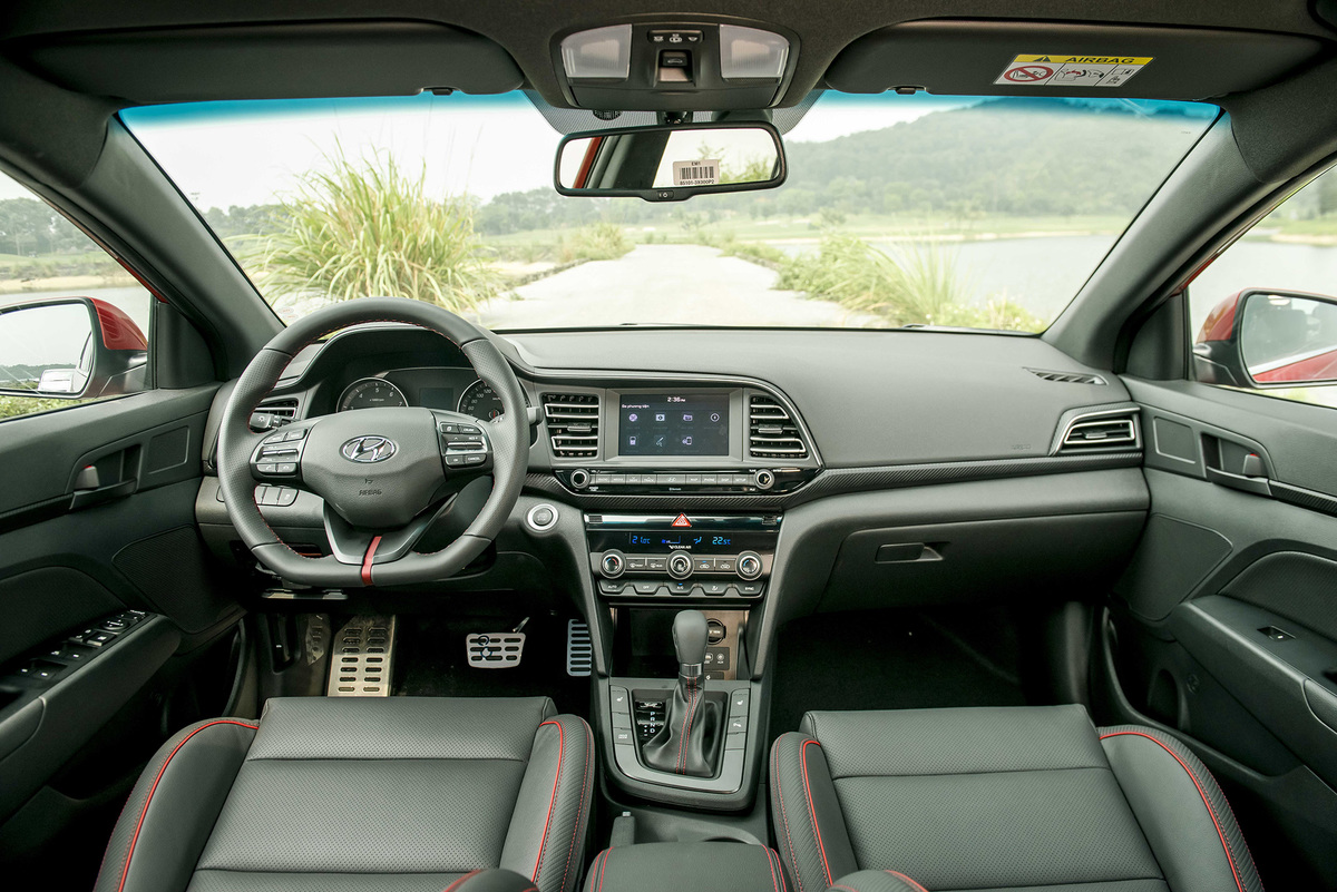 Hyundai Elantra 11